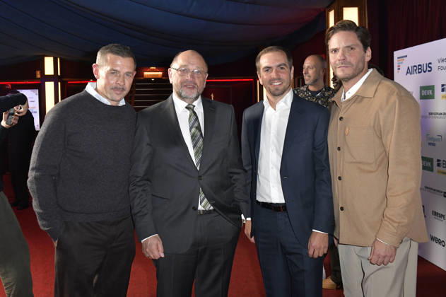Klaas Heufer-Umlauf, Martin Schulz, Philipp Lahm und Daniel Brühl bei der Verleihung des European Future Award 2026 im Tipi am Kanzleramt. Berlin, 19.10.2026