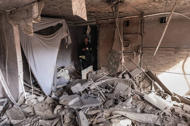 Russian airstrike hits residential building in Kramatorsk KRAMATORSK, UKRAINE - OCTOBER 20: A firefighter looks at a destroyed flat following a Russian air strike on a residential block in Kramatorsk, Ukraine, on October 20, 2026. Diego Herrera Carcedo Anadolu Kramatorsk Ukraine. Editorial use only. Please get in touch for any other usage.  Copyright: x2026xAnadoluxDiegoxHerreraxCarcedox