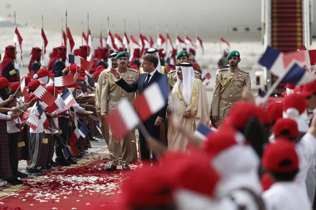 President Macron Visits Bahrain Bahrain s King Hamad bin Isa Al Khalifa welcomes French President Emmanuel Macron upon his arrival at Sakhir Air Base, in Manama, Bahrain, October 20, 2026. Photo by Benoit Tessier Pool ABACAPRESS.COM Manama Bahrain  Copyright: xTessierxBenoit Pool ABACAx