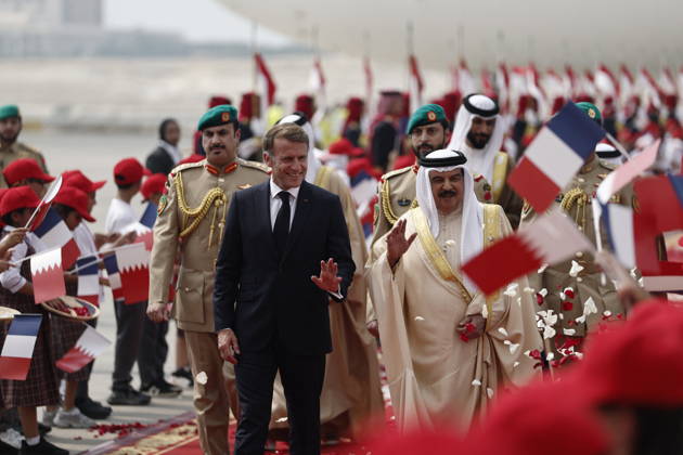 President Macron Visits Bahrain Bahrain s King Hamad bin Isa Al Khalifa welcomes French President Emmanuel Macron upon his arrival at Sakhir Air Base, in Manama, Bahrain, October 20, 2026. Photo by Benoit Tessier Pool ABACAPRESS.COM Manama Bahrain  Copyright: xTessierxBenoit Pool ABACAx