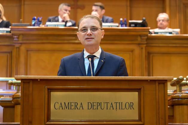 Luca Niculescu New Romanian Prime Minister Vote in Paliament Bucharest, Romania. 20th Oct, 2026: Luca Niculescu, prime minister‘designate, speaks during the vote on his cabinet in the Romanian Parliament. Bucharest Romania Copyright: xLucianxAlecux