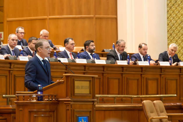 Luca Niculescu New Romanian Prime Minister Vote in Paliament Bucharest, Romania. 20th Oct, 2026: Luca Niculescu, prime minister‘designate, speaks during the vote on his cabinet in the Romanian Parliament. Bucharest Romania Copyright: xLucianxAlecux