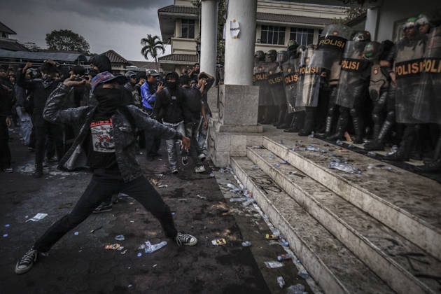 October 20, 2026, Yogyakarta, Special Region Of Yogyakarta, Indonesia: Special Region of Yogyakarta, October 20, 2026. A crowd comprising members of a community and student alliance staged a protest in front of the Special Region of Yogyakarta Regional PeopleÃ¢â‚¬â ¢s Representative Council (DPRD) building. During the protest, the demonstrators made several demands, including that forest and land fires and floods be declared national disasters; that strict action be taken against the corporations involved; and that the cost of education and healthcare be reduced and access to these services be made more equitable. Yogyakarta Indonesia  - ZUMAf198 20261020_zip_f198_002 Copyright: xMuhammadxFebriansyahx