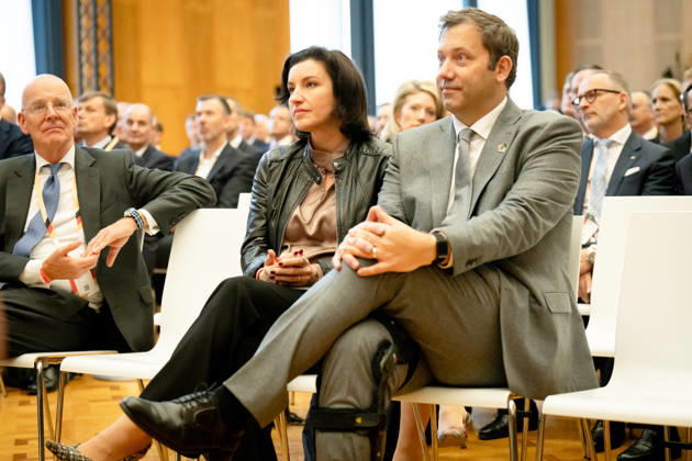 Invest in Germany Summit, Berlin, ESMT Invest in Germany Summit, Berlin, ESMT, Lars Klingbeil, Bundesfinanzminister Dorothee Bär, Bundesforschungsministerin Berlin Berlin GER