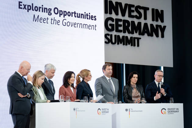 Invest in Germany Summit, Berlin, ESMT Invest in Germany Summit, Berlin, ESMT, Friedrich Merz, Bundeskanzler Katherina Reiche, Bundeswirtschaftsministerin Lars Klingbeil, Bundesfinanzminister Steffen Bilger, Bundesverkehrsminister Dorothee Bär, Bundesforschungsministerin Verena Hubertz, Bundesbauministerin Karsten Wildberger, Bundesdigitalminister Martin Blessing, Sonderbeauftragter für Investitionen Berlin Berlin GER