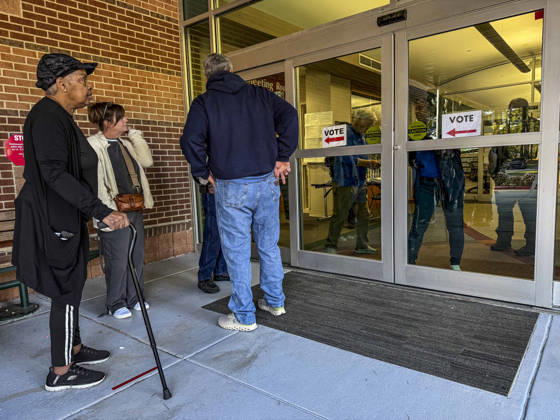 October 20, 2026, Shreveport, Louisiana, USA: Voters get to know their neighbors as they wait for the opening of the polls on the first day of early vote in Louisiana. Voters are casting their ballots in a highly watched Senate race and in redrawn congressional districts due to the U.S. Supreme CourtÕs Louisiana v. Callais decision, which struck down the stateÕs Congressional map that had created a second majority-Black district. Shreveport USA - ZUMAd155 20261020_znp_d155_019 Copyright: xSuexDorfmanx