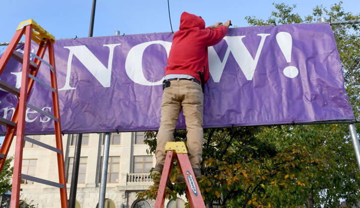 October 20, 2026, Racine, Wisconsin, USA: Workers put up a large banner announcing the start of voting as voters come to Racine City Hall Tuesday morning October 20, 2026 on the first day of early voting in Wisconsin for the midterm elections. There are two closely watched Congressional races, including the First District which includes Racine, and a contentious gubernatorial race on the ballot. Racine USA - ZUMAh154 20261020_znp_h154_002 Copyright: xMarkxHertzbergx