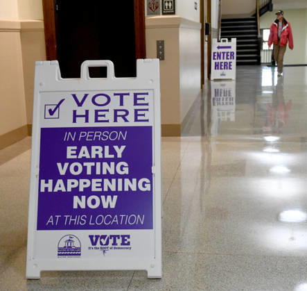 October 20, 2026, Racine, Wisconsin, USA: Voters come to Racine City Hall Tuesday morning October 20, 2026 on the first day of early voting in Wisconsin for the midterm elections. There are two closely watched Congressional races, including the First District which includes Racine, and a contentious gubernatorial race on the ballot. Racine USA  - ZUMAh154 20261020_znp_h154_011 Copyright: xMarkxHertzbergx