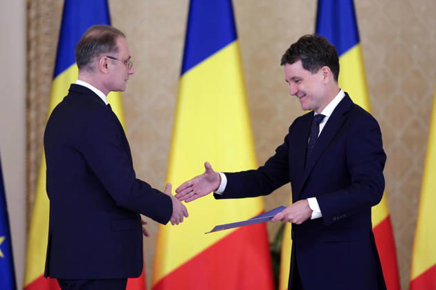 (261020) -- BUCHAREST, Oct. 20, 2026 -- Romanian President Nicusor Dan (R) shakes hands with Romania s new Prime Minister Luca during a swearing-in ceremony at the Cotroceni Palace in Bucharest, Romania, on Oct. 20, 2026. Romania s new government led by Luca Niculescu took the oath of office before Romanian President Nicusor Dan at the Cotroceni Palace on Tuesday evening. (Photo by Xinhua) ROMANIA-BUCHAREST-NEW GOVERNMENT CristianxCristel 