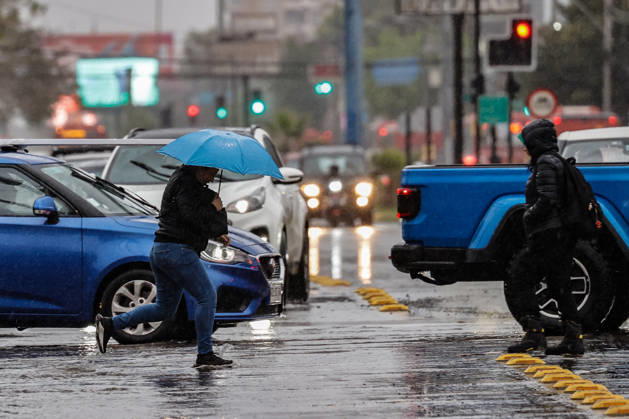 Santiago, October 20, 2026: Flooding on Gran Avenida causes waterlogging at the Departamental station on Line 2 of the Santiago Metro due to heavy rains. Diego Martin Aton Chile, Aton 1201179 jpeg  Copyright: DIEGOxMARTIN ATONxCHILE
