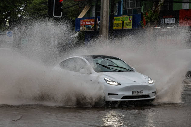 Santiago, October 20, 2026: Flooding at the intersection of Gran Avenida and Los Aviadores streets during the storm front affecting the metropolitan region. Diego Martin Aton Chile, Santiago, Chile. Aton 1201219 jpeg  Copyright: DIEGOxMARTIN ATONxCHILE