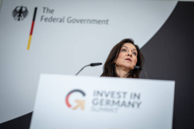 Katherina Reiche, Bundeswirtschaftsminister, beim Abschlussstatement;Invest in Germany Summit 2026 in der ESMT - European School of Management and Technology Berlin, Berlin Berlin Deutschland ESMT Berlin