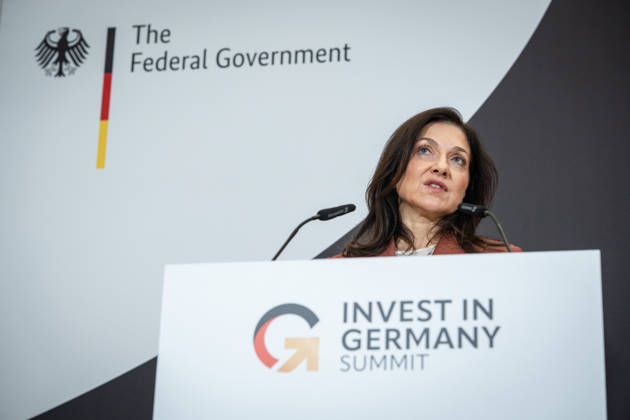 Katherina Reiche, Bundeswirtschaftsminister, beim Abschlussstatement;Invest in Germany Summit 2026 in der ESMT - European School of Management and Technology Berlin, Berlin Berlin Deutschland ESMT Berlin