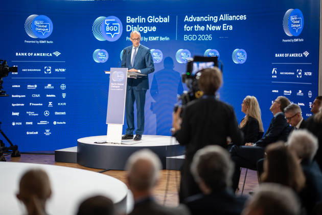 News Bilder des Tages Bundeskanzler Friedrich Merz hält eine Rede und diskutiert anschließend auf dem BGD 2026;Berlin Global Dialogue 2026 BGD 2026 Motto Advancing Alliances for a New Era, Berlin Berlin Deutschland ESMT