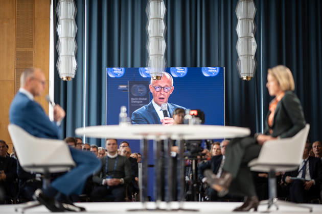 Bundeskanzler Friedrich Merz hält eine Rede und diskutiert anschließend auf dem BGD 2026;Berlin Global Dialogue 2026 BGD 2026 Motto Advancing Alliances for a New Era, Berlin Berlin Deutschland ESMT