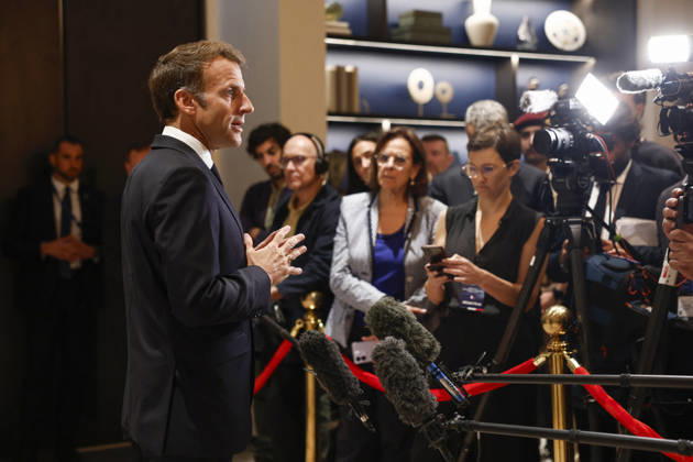 President Macron At The Opswf Summit During His Visit To Qatar French President Emmanuel Macron speaks to members of the media on the day of the 9th Annual One Planet Sovereign Wealth Funds (OPSWF) Summit, in Lusail, Qatar, October 21, 2026. Photo by Benoit Tessier Pool ABACAPRESS.COM Lusail Qatar  Copyright: xTessierxBenoit Pool ABACAx
