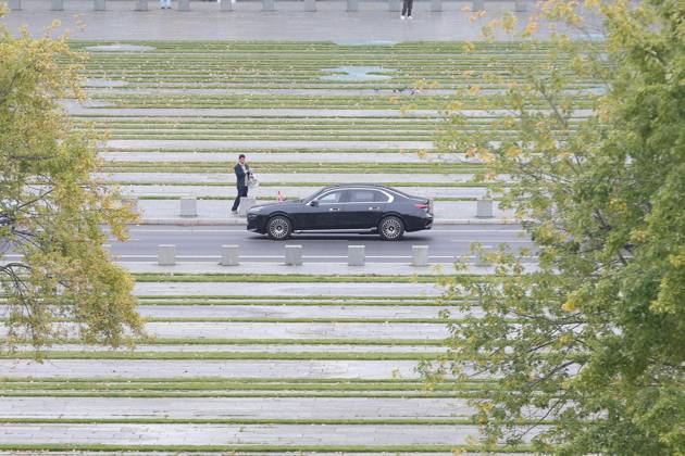 Berlin, Deutschland, 21.10.2026: Bundeskanzleramt: Empfang des Präsidenten der Mongolei: Das Auto des mongolischen Präsidenten Ukhnaa Khurelsukh vor dem Kanzleramt Copyright: xdtsxNachrichtenagenturx dts_140166