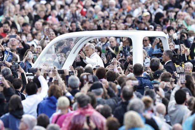 October 21, 2026. Vatican City - POPE LEO XIV during his weekly General Audience in St. meter s Square. Before beginning the audience, the Holy Father thanked the pilgrims present with those words: Dear brothers and Sisters, good morning and welcome! The first think I wold to say in thanks you. Thanks for the support of your prayers. Thanks be to Good for His generosity. Let us all renew our trust in God s goodness and mercy . . EvandroInetti_via ZUMA Wire Vatican City State - ZUMAi15_ 20261021_zaf_i15_015 Copyright: xEvandroxInettix
