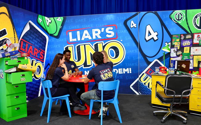 Spiel 26 Messe in Essen - Mattel stellt Neuheit UNO LIAR S Kartenspiel vor Essen Grugahalle Messe NRW Deutschland