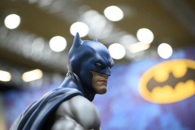Feature, Neuheitenschau, das Spiel Batman - Gotham City Crimes von Kosmos, mit einer Lebensgrossen Batman Figur, am 21.10.2026 Messe SPIEL Essen vom 22.10 - 25.10.2026 in E s s e n Deutschland. Grugahalle