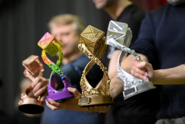 Feature, die Sieger zeigen die Trophäen, Preisverleihung Deutscher Spiele Preis, Pressekonferenz am 21.10.2026 Messe SPIEL Essen vom 22.10 - 25.10.2026 in E s s e n Deutschland. Grugahalle