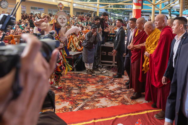 October 21, 2026, Dharamshala, Himachal Pradesh, India: Tibetan Spiritual leader the Dalai Lama gesture the tibetan in exile during a Long Life Prayer offered to him by TIPA, Norbulingka Institute and Nepal Tibetan Lhamo Association at Tsuglakhang Temple, Mcleodganj, Dharamshala on Wednesday. Dharamshala India  - ZUMAb235 20261021_zip_b235_011 Copyright: xShaileshxBhatnagarx
