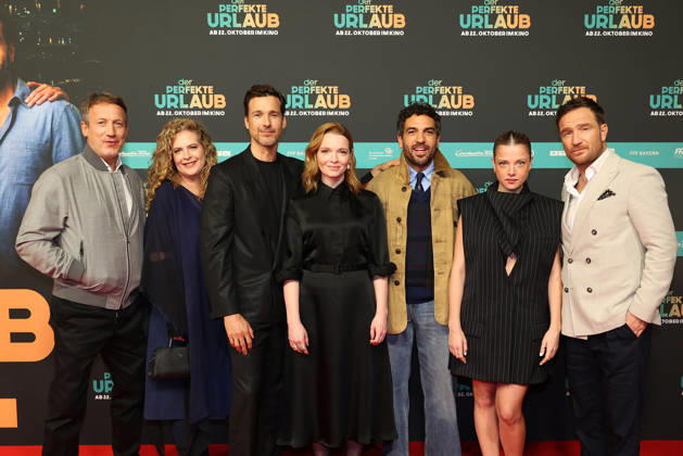 Wotan Wilke Moehring, Diana Amft, Florian David Fitz, Karoline Herfurth, Elyas M Barek, Jella Haase and Frederick Lau during the premiere of Der perfekte Urlaub at Cinedom on October 21, 2026 in Cologne, Germany The premiere of Der perfekte Urlaub in Cologne, Germany