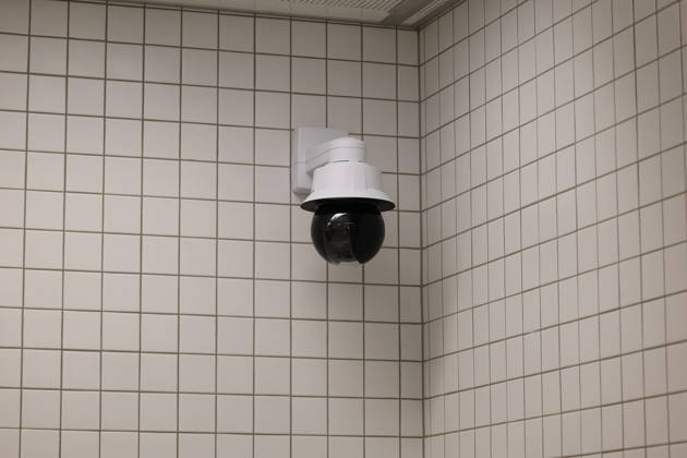 Die Niederlassung Bautzen des Staatsbetriebes Sächsisches Immobilien- und Baumanagement (SIB) hat heute den Neubau der Anstaltsküche in der Justizvollzugsanstalt Bautzen feierlich übergeben. Die bisherige Anstaltsküche war technisch veraltet und genügte nicht mehr den heutigen Anforderungen. Seit 2022 entstand ein moderner dreistöckiger Neubau mit rund 1.400 Quadratmetern Nutzfläche. Er ermöglicht optimale Arbeitsabläufe für Gefangene und Bedienstete bei der Essenszubereitung. Bautzen, 21.10.2026 Copyright: xMatthiasxWehnertx
