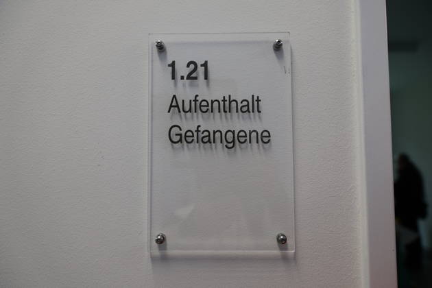 Die Niederlassung Bautzen des Staatsbetriebes Sächsisches Immobilien- und Baumanagement (SIB) hat heute den Neubau der Anstaltsküche in der Justizvollzugsanstalt Bautzen feierlich übergeben. Die bisherige Anstaltsküche war technisch veraltet und genügte nicht mehr den heutigen Anforderungen. Seit 2022 entstand ein moderner dreistöckiger Neubau mit rund 1.400 Quadratmetern Nutzfläche. Er ermöglicht optimale Arbeitsabläufe für Gefangene und Bedienstete bei der Essenszubereitung. Bautzen, 21.10.2026 Copyright: xMatthiasxWehnertx