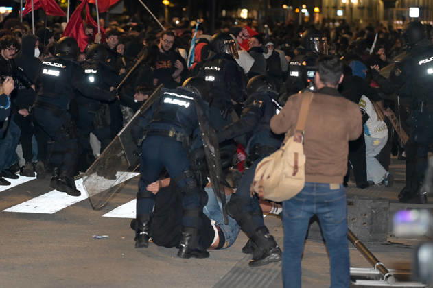 Protests Against Police Repression in A Coruna Police charged at protesters during a demonstration against the police repression that has taken place in recent days, on October 21, 2026, in A Coruna, Galicia, Spain. Abascal’s visit to A Coruna this morning ended with incidents and police charges in María Pita Square. The disturbances left twelve people injured and two arrested. OCTOBER 21, 2026. A Coruna, Galicia A Coruna, Galicia, Spain  Copyright: xM.xDylanx 7860365