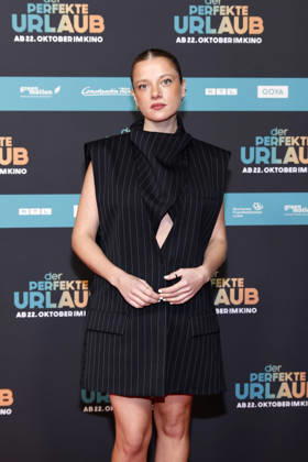 Schauspielerin Jella Haase bei der NRW-Premiere des Kinofilms Der perfekte Urlaub im Cinedom. Köln, 21.10.2026 NRW Deutschland Copyright: xChristophxHardtx
