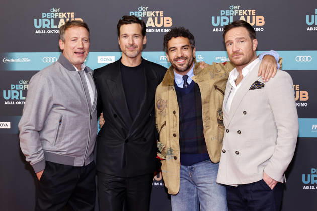 Die Schauspieler Wotan Wilke Möhring, Florian David Fitz, Elyas M Barek und Frederick Lau bei der NRW-Premiere des Kinofilms Der perfekte Urlaub im Cinedom. Köln, 21.10.2026 NRW Deutschland Copyright: xChristophxHardtx