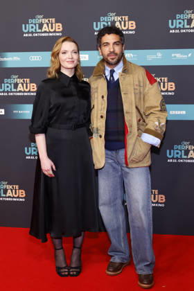 Schauspielerin Karoline Herfurth und Schauspieler Elyas M Barek bei der NRW-Premiere des Kinofilms Der perfekte Urlaub im Cinedom. Köln, 21.10.2026 NRW Deutschland Copyright: xChristophxHardtx
