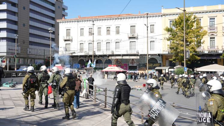 October 21, 2026, Athens, Greece: ATHENS, GREECE, OCTOBER 21, 2026: Students and educators march through central Athens towards the Greek Parliament during nationwide education protests and teachers™ strike action. Demonstrators demand increased public education funding, improved school facilities, smaller classes and higher teachers™ salaries, while opposing education privatisation. Athens Greece - ZUMAq101 20261021_zna_q101_243 Copyright: xVedatxYelerx