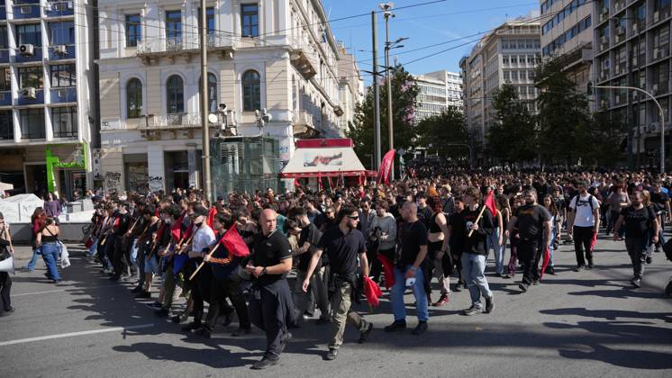 October 21, 2026, Athens, Greece: ATHENS, GREECE, OCTOBER 21, 2026: Students and educators march through central Athens towards the Greek Parliament during nationwide education protests and teachers™ strike action. Demonstrators demand increased public education funding, improved school facilities, smaller classes and higher teachers™ salaries, while opposing education privatisation. Athens Greece - ZUMAq101 20261021_zna_q101_245 Copyright: xVedatxYelerx