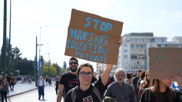 Athens Students And Teachers Protest ATHENS, GREECE, OCTOBER 21, 2026: Students and educators march through central Athens towards the Greek Parliament during nationwide education protests and teachers™ strike action. Demonstrators demand increased public education funding, improved school facilities, smaller classes and higher teachers™ salaries, while opposing education privatisation. Athens Greece Copyright: x xVedatxYelerx xJNAxPressx
