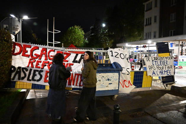 Students blocked the ULB campus in Brussels BRUSSELS, BELGIUM - OCTOBER 22: Students at the Universite Libre de Bruxelles (ULB) Solbosch Campus erect barricades and hang protest banners blocking campus entrances in Brussels, Belgium on Wednesday, October 22, 2026. Demonstrators assembled to protest planned tuition fee increases and budget cuts targeting higher education funding across the Wallonia-Brussels Federation. Dursun Aydemir Anadolu Brussels Belgium. Editorial use only. Please get in touch for any other usage.  Copyright: x2026xAnadoluxDursunxAydemirx