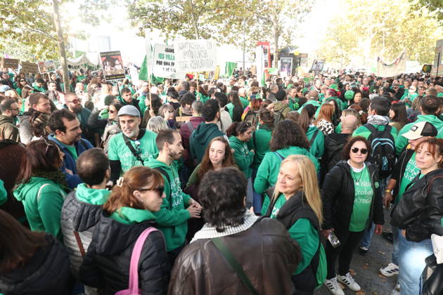Rally at the Madrid Regional Assembly in Support of the Indefinite Education Strike Several people at a rally in support of public education, in front of the Madrid Regional Assembly, on October 22, 2026, in Madrid, Spain. Public school teachers in the Community of Madrid began an indefinite strike on October 14 to demand more resources and better working conditions. The strike was called by the unions CCOO, CGT, CNT, Solidaridad Obrera, STEM, and UGT, as well as by the teachers’ advocacy groups Educación Especial Digna, Menos Lectivas, and Queremos FP. Among their main demands are the restoration of a maximum of 17 teaching periods per week in secondary education and vocational training, and 22 in elementary school, and a reduction Copyright: xEduardoxParrax 7861262