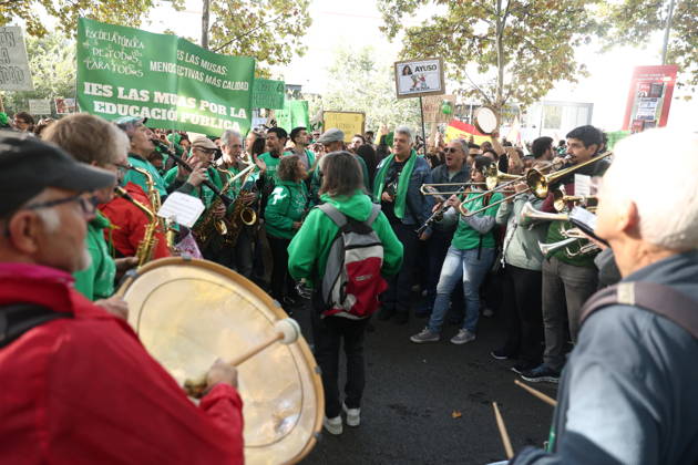 Rally at the Madrid Regional Assembly in Support of the Indefinite Education Strike Several people at a rally in support of public education, in front of the Madrid Regional Assembly, on October 22, 2026, in Madrid, Spain. Public school teachers in the Community of Madrid began an indefinite strike on October 14 to demand more resources and better working conditions. The strike was called by the unions CCOO, CGT, CNT, Solidaridad Obrera, STEM, and UGT, as well as by the teachers’ advocacy groups Educación Especial Digna, Menos Lectivas, and Queremos FP. Among their main demands are the restoration of a maximum of 17 teaching periods per week in secondary education and vocational training, and 22 in elementary school, and a reduction Copyright: xEduardoxParrax 7861263