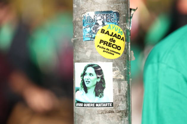 Rally at the Madrid Assembly in Support of the Indefinite Education Strike: Stickers with slogans such as Ayuso, Lower Prices, Use By Date, and Ayuso Wants to Kill You during a rally for public education in front of the Madrid Assembly on October 22, 2026, in Madrid, Spain. Public school teachers in the Community of Madrid began an indefinite strike on October 14 to demand more resources and better working conditions, called by the unions CCOO, CGT, CNT, Solidaridad Obrera, STEM, and UGT, as well as by the teacher advocacy groups Dignified Special Education, Fewer Class Periods, and We Want Vocational Training. Among their main demands are the restoration of a maximum of 17 class periods per week in secondary education and voca Copyright: xEduardoxParrax 7861280