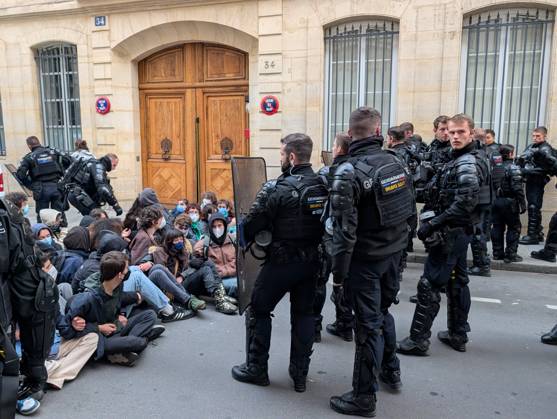 Students stage sit-in protest at Sciences Po Paris PARIS, FRANCE - OCTOBER 22: French gendarmerie officers stand in front of students staging a sit-in protest outside Sciences Po Paris in Paris, France, on October 22, 2026. Students remain seated on the ground near the institution s entrance as officers holding riot shields monitor the demonstration. Luc Auffret Anadolu Paris France. Editorial use only. Please get in touch for any other usage.  Copyright: x2026xAnadoluxLucxAuffretx