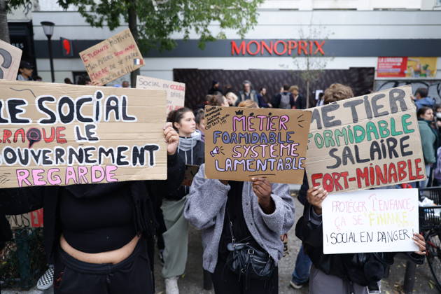 Students gather outside Pitie-Salpetriere hospital in Paris PARIS, FRANCE - OCTOBER 22: Students and protesters gather outside the Pitie-Salpetriere hospital in Paris, France, on October 22, 2026, during a demonstration called by student and high school organisations amid ongoing social and political tensions in France. The demonstration had been banned by the Paris police prefecture. Ibrahim Ezzat Anadolu Paris France. Editorial use only. Please get in touch for any other usage.  Copyright: x2026xAnadoluxIbrahimxEzzatx