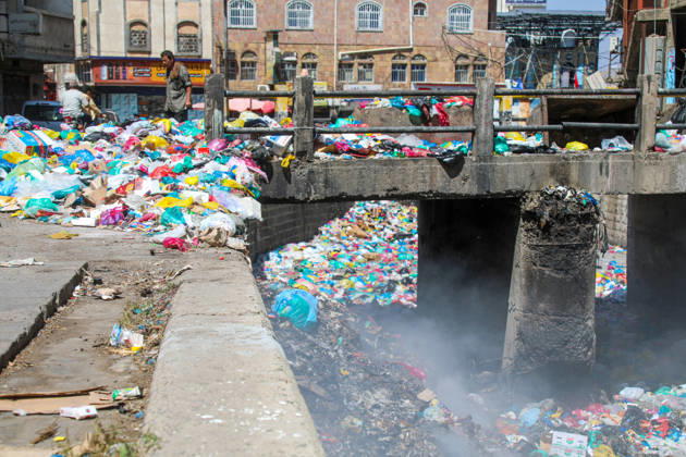 Streets of Taiz fill with waste as fuel supplies are cut off TAIZ, YEMEN - OCTOBER 22: Piles of garbage and waste accumulate are seen on streets in Taiz, Yemen on October 22, 2026. Waste collection activities have almost ground to a halt as Houthi forces launched a counter-offensive against government troops, besieging the strategically located city, blocking roads, and preventing fuel delivery to the region alongside ongoing security issues. Hamza Mustafa Anadolu Taiz Yemen. Editorial use only. Please get in touch for any other usage.  Copyright: x2026xAnadoluxHamzaxMustafax