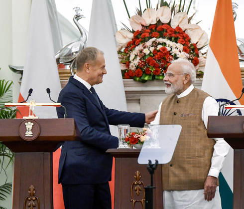 Poland PM Donald Tusk in India New Delhi, Oct 22 (ANI): Prime Minister Narendra Modi and Polish Prime Minister Donald Tusk exchange a handshake during the Joint Press Statement at Hyderabad House, in New Delhi on Thursday. NEW DELHI Delhi India Copyright: xANIx ANI_20261022128