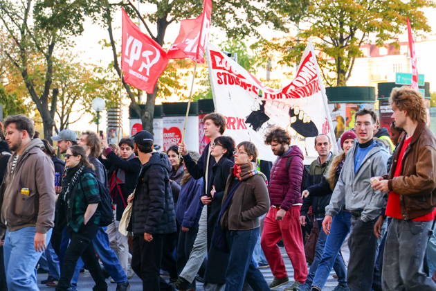 AUSTRIA, VIENNA - OCTOBER 22, 2026: People take to the streets of Vienna to protest against the underfunding of public universities Vienna Austria  - ZUMAt113 20261022_zaa_t113_659 Copyright: xArnexSvensonx
