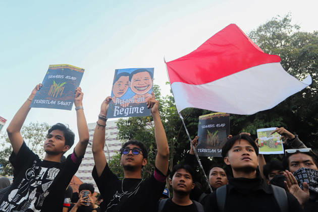 October 22, 2026, Surabaya, East Java, Indonesia: Demonstrators hold up posters during a protest in front of the Gedung Negara Grahadi in Surabaya, East Java, Indonesia, on October 22, 2026. The students demand accountability from the central and regional governments, alleging that both have failed to fulfill their political promises. Their demands include upholding civil supremacy, ending military involvement in the civil sphere, canceling the Free Nutritious Meal (MBG) program and the Red and White Village Cooperatives, and restoring the 20 percent education budget allocation as mandated by the constitution. They also request that forest and land fires (karhutla) be designated a national disaster. The protesters call for Prabowo Subianto - ZUMAp290 20261022_zip_p290_015 Copyright: xRendyxAgungxPrakosox