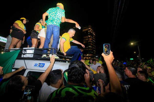 MACEIó, AL - 22.10.2026: ALFREDO GASPAR NO BLOCO DO 22 EM MACEIó - Vice-presidential candidate Alfredo Gaspar (PL) participated on Thursday night (22) in the 22 block in Maceió which drew a crowd to the beaches of Jatiúca and Ponta Verde x3037040x  GUIDOxJR.