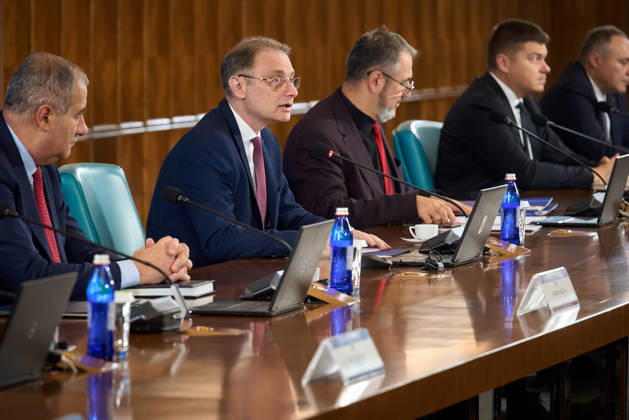 Romanian Government, Cabinet Meeting Bucharest, Romania. 23rd Oct, 2026: Luca Niculescu, Prime Minister of Romania, leads the government meeting at Victoria Palace, the Romanian Government headquarters. Bucharest Romania Copyright: xLucianxAlecux