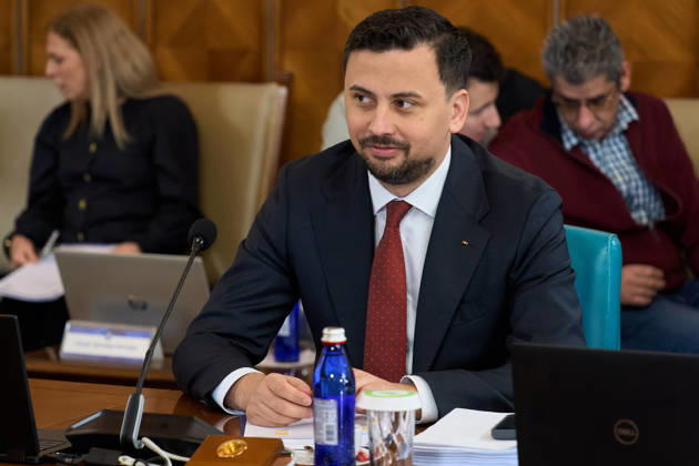 Romanian Government, Cabinet Meeting Bucharest, Romania. 23rd Oct, 2026: Mihai Ghigiu, Minister of Investments and European Projects, attends the government meeting at Victoria Palace, the Romanian Government headquarters. Bucharest Romania Copyright: xLucianxAlecux