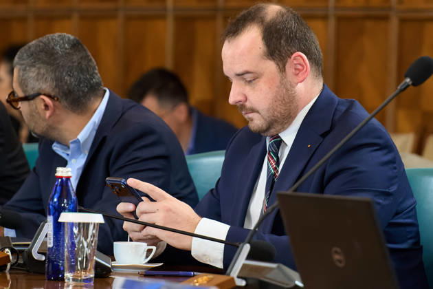 Romanian Government, Cabinet Meeting Bucharest, Romania. 23rd Oct, 2026: Alexandru Rogobete, Health Minister, attends the government meeting at Victoria Palace, the Romanian Government headquarters. Bucharest Romania Copyright: xLucianxAlecux